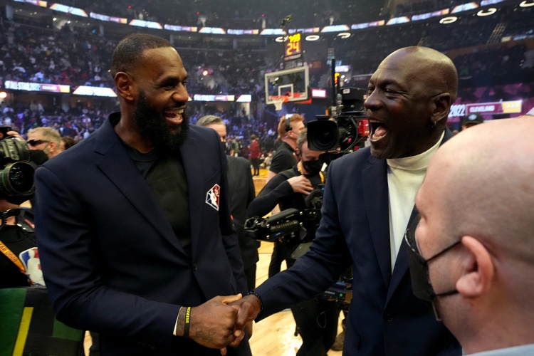 开云体育-记者：NBA历史并非从84年才开始 总统山成员应该是拉&amp;贾&amp;乔&amp;詹