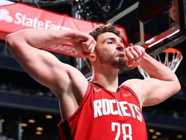 体育平台-16分钟0分,火箭新锋线低迷10场 申京25+15换打法 不打低位是顶级