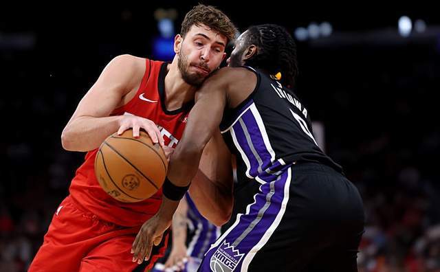 体育平台-16分钟0分,火箭新锋线低迷10场 申京25+15换打法 不打低位是顶级