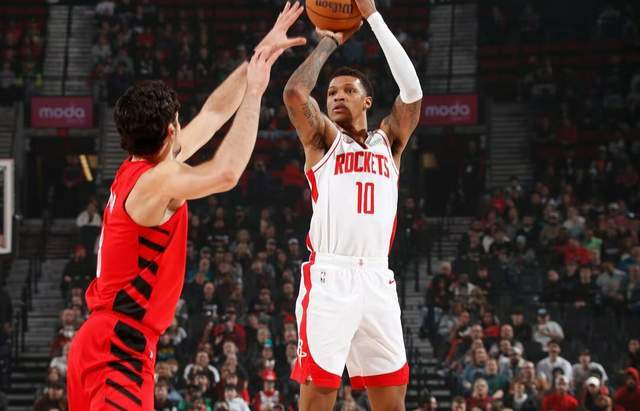 体育平台-16分钟0分,火箭新锋线低迷10场 申京25+15换打法 不打低位是顶级