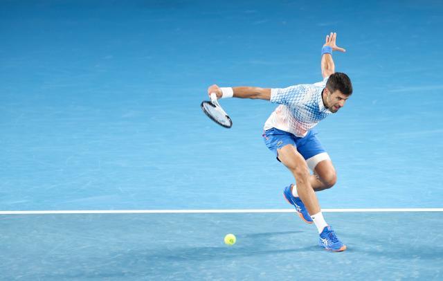 1674136474823075159.jpeg 体育平台-德约“多事之晚”险胜过关 劲敌让路腿伤才是挑战?