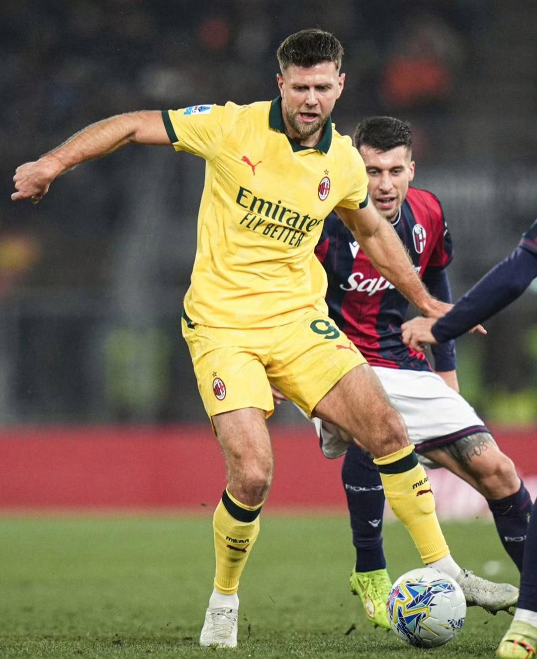 官方入口-又一个巴尔泰萨吉?米兰21岁右翼卫进步明显,成萨56合格轮换